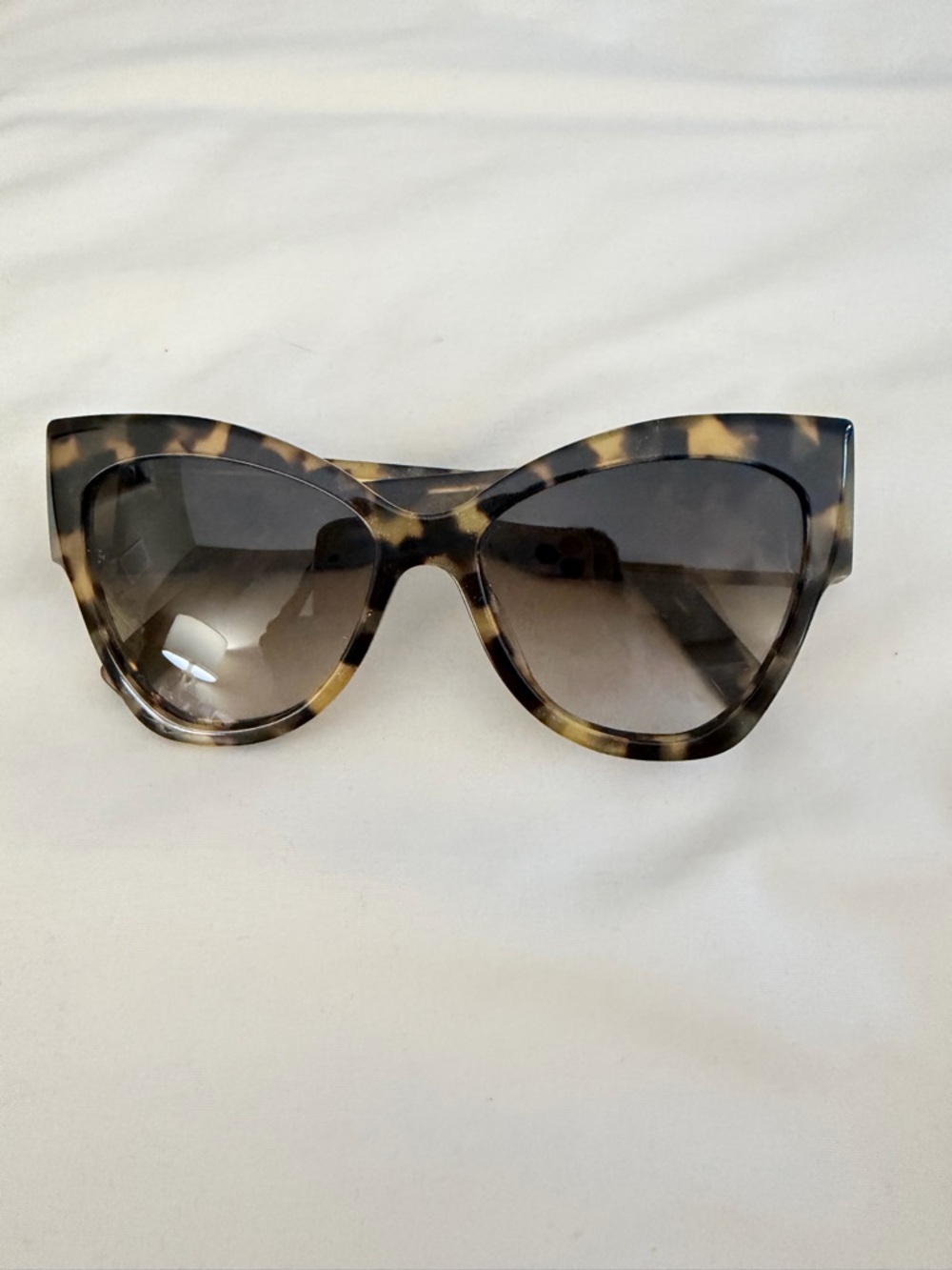 Tortoiseshell Cat Eye Women's Sunglasses - Stylish UV Protection